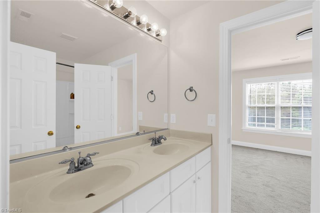 4273 Harbor Ridge Drive Greensboro, NC 27406 - Photo 28 of 42 3rd Upstairs Full Bath