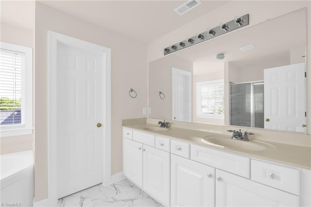 4273 Harbor Ridge Drive Greensboro, NC 27406 - Photo 8 of 42 Primary Bath