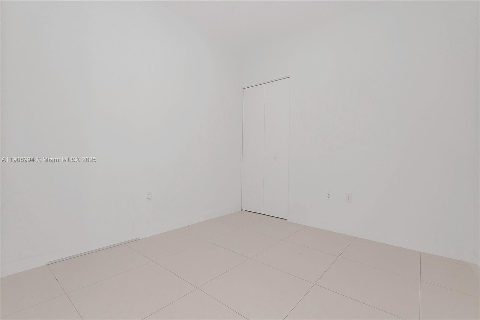 92 Southwest 3rd Street, Unit 3503 Miami, FL 33130 - Photo 11 of 35 a view of an empty room