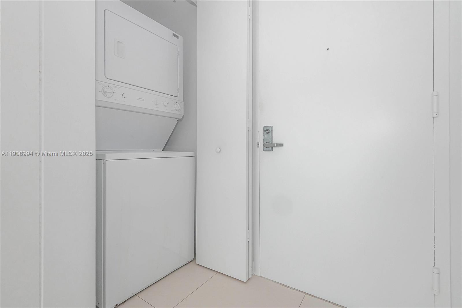 92 Southwest 3rd Street, Unit 3503 Miami, FL 33130 - Photo 13 of 35 a view of door