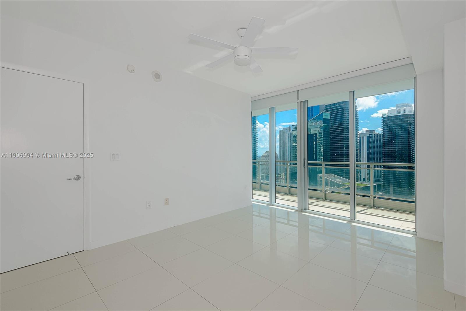 92 Southwest 3rd Street, Unit 3503 Miami, FL 33130 - Photo 20 of 35 a view of empty room with floor to ceiling window
