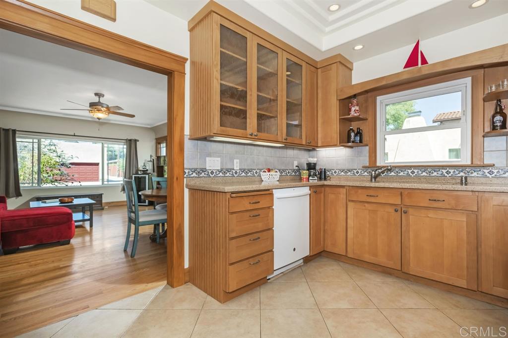 4515 Edgeware Road San Diego, CA 92116 - Photo 5 of 23