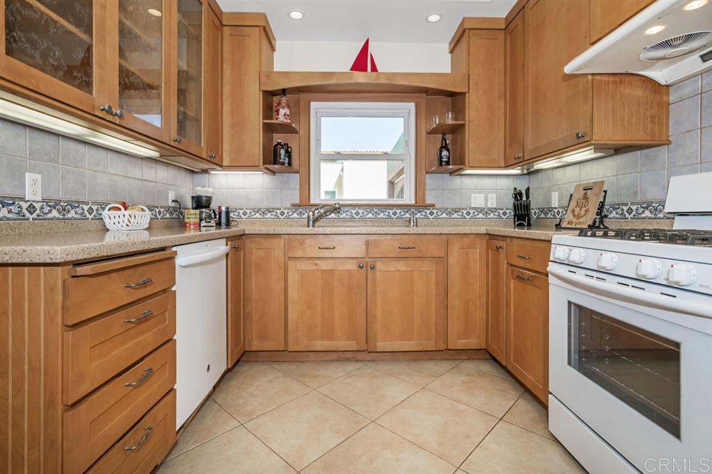 4515 Edgeware Road San Diego, CA 92116 - Photo 6 of 23