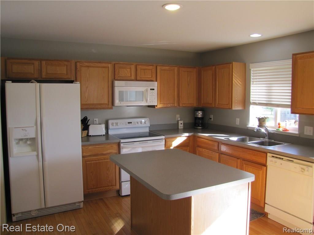 409 Deer Valley Road Holly, MI 48442 - Photo 2 of 15 Kitchen 1.JPG