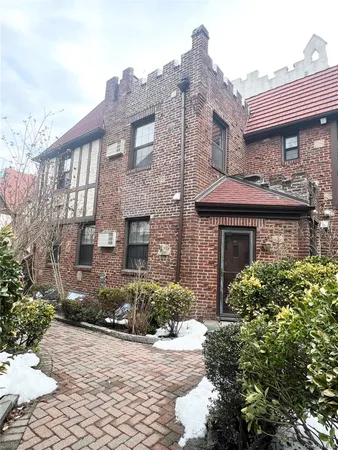 $799,000 | 191-10 37th Avenue | Auburndale