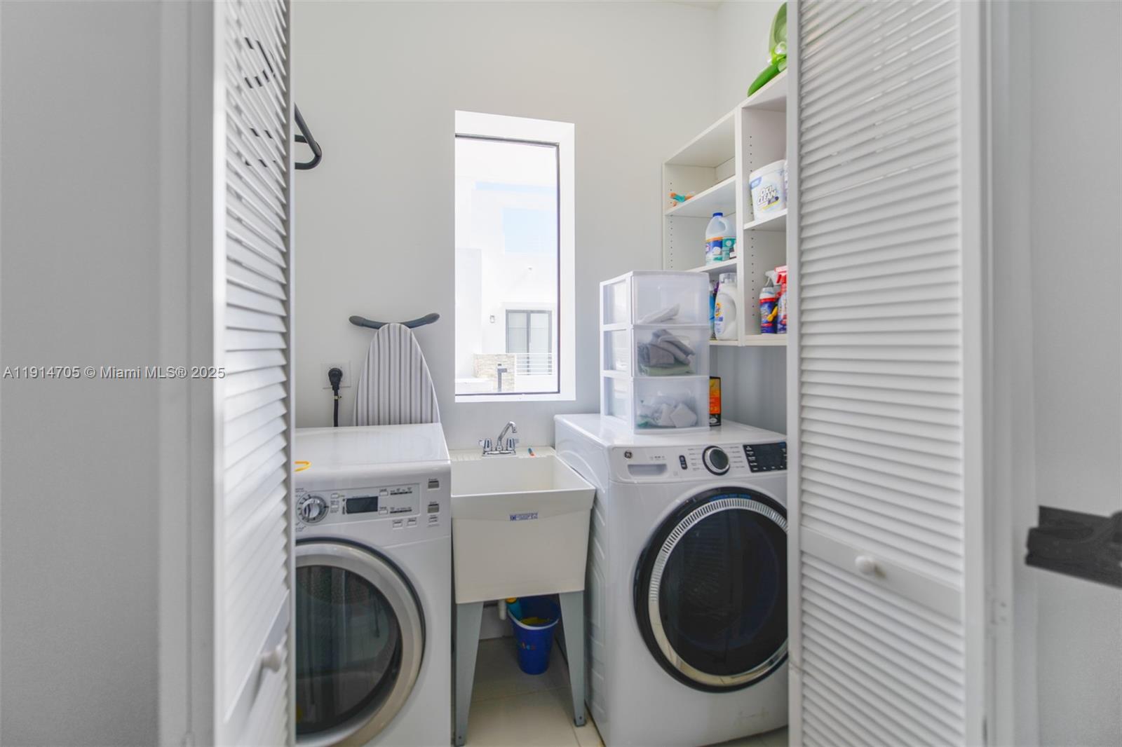 3318 Day Avenue, Unit 7 Miami, FL 33133 - Photo 35 of 39 a utility room with dryer and washer