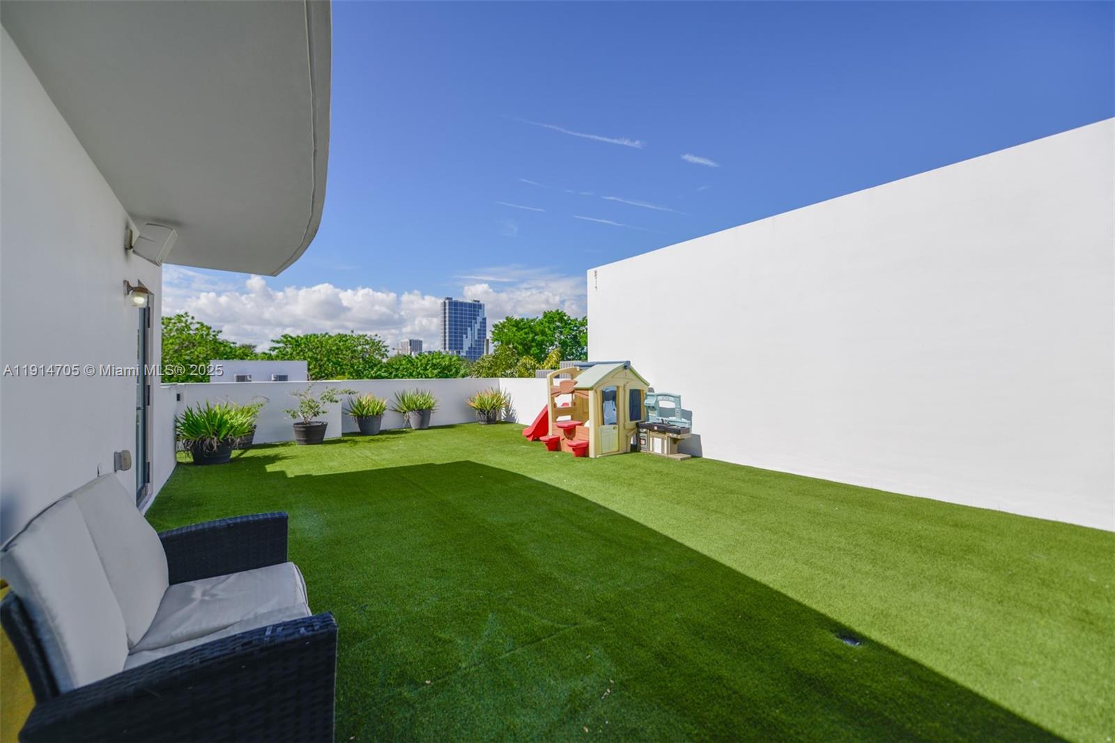 3318 Day Avenue, Unit 7 Miami, FL 33133 - Photo 37 of 39 a view of yard with green space