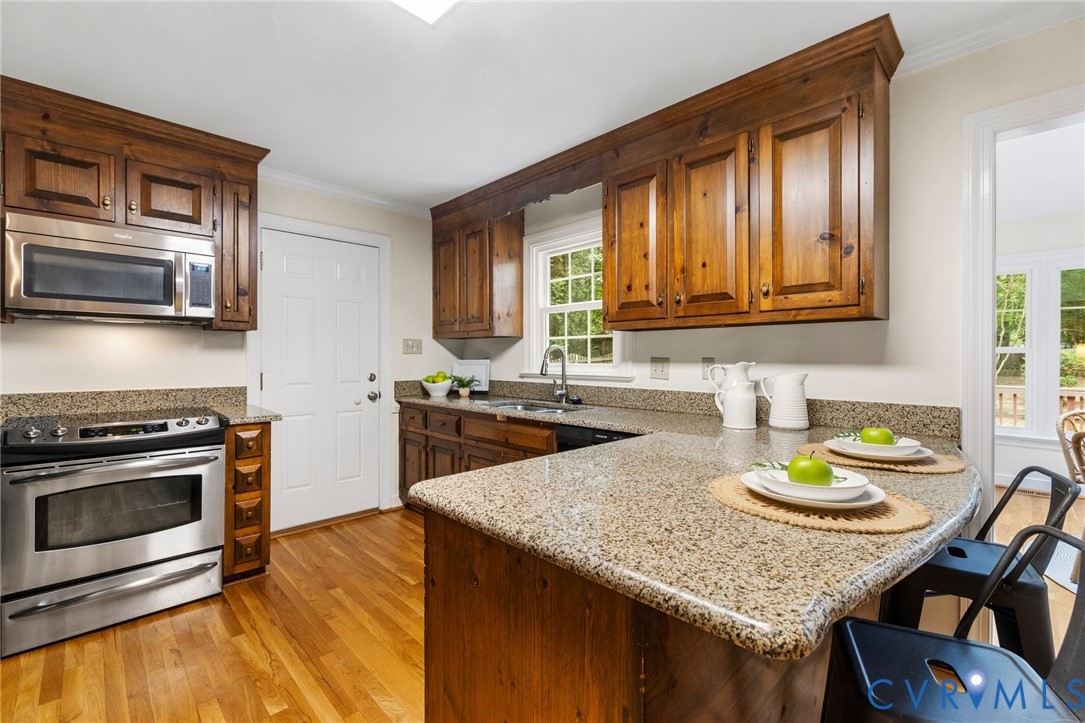 5903 Waters Edge Road Midlothian, VA 23112 - Photo 13 of 39 Hardwood flooring, freshly painted, breakfast bar,