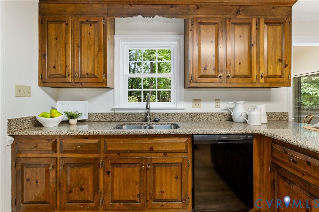 5903 Waters Edge Road Midlothian, VA 23112 - Photo 15 of 39