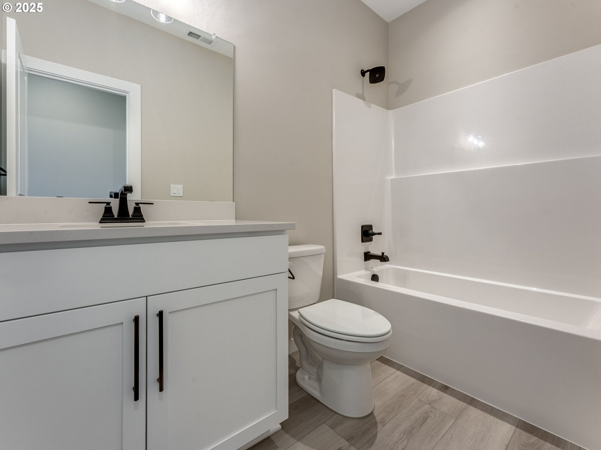 2041 Northeast Ridge Run Lane Estacada, OR 97023 - Photo 21 of 40 Bathroom