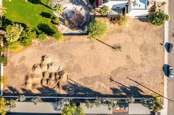 a view of a backyard of the house