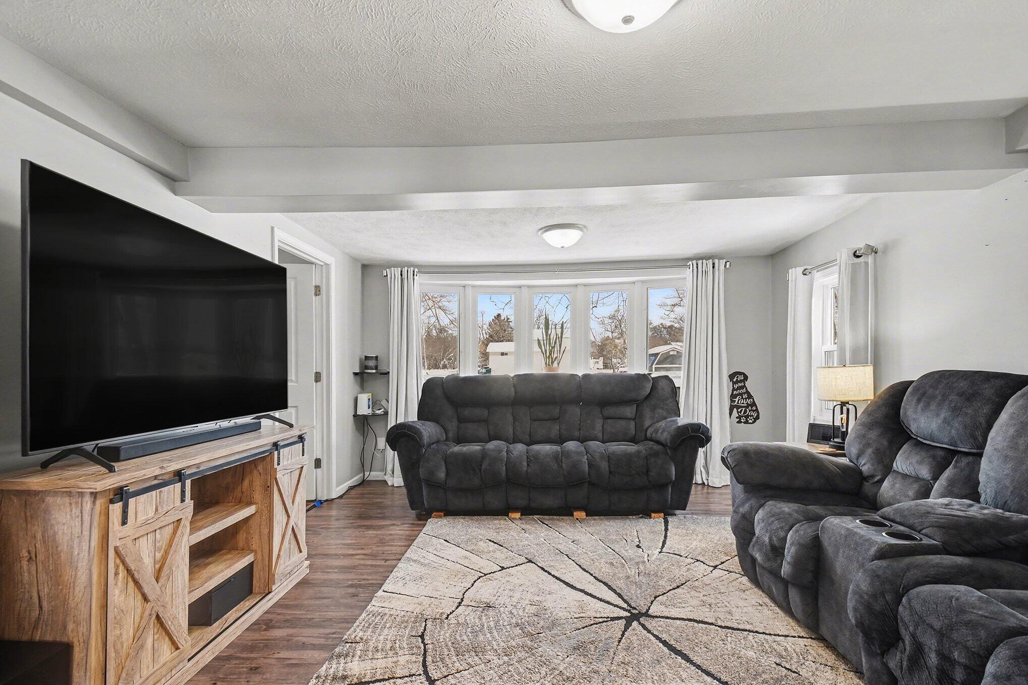 110 Ontario Road Niles, MI 49120 - Photo 4 of 19 Living Room