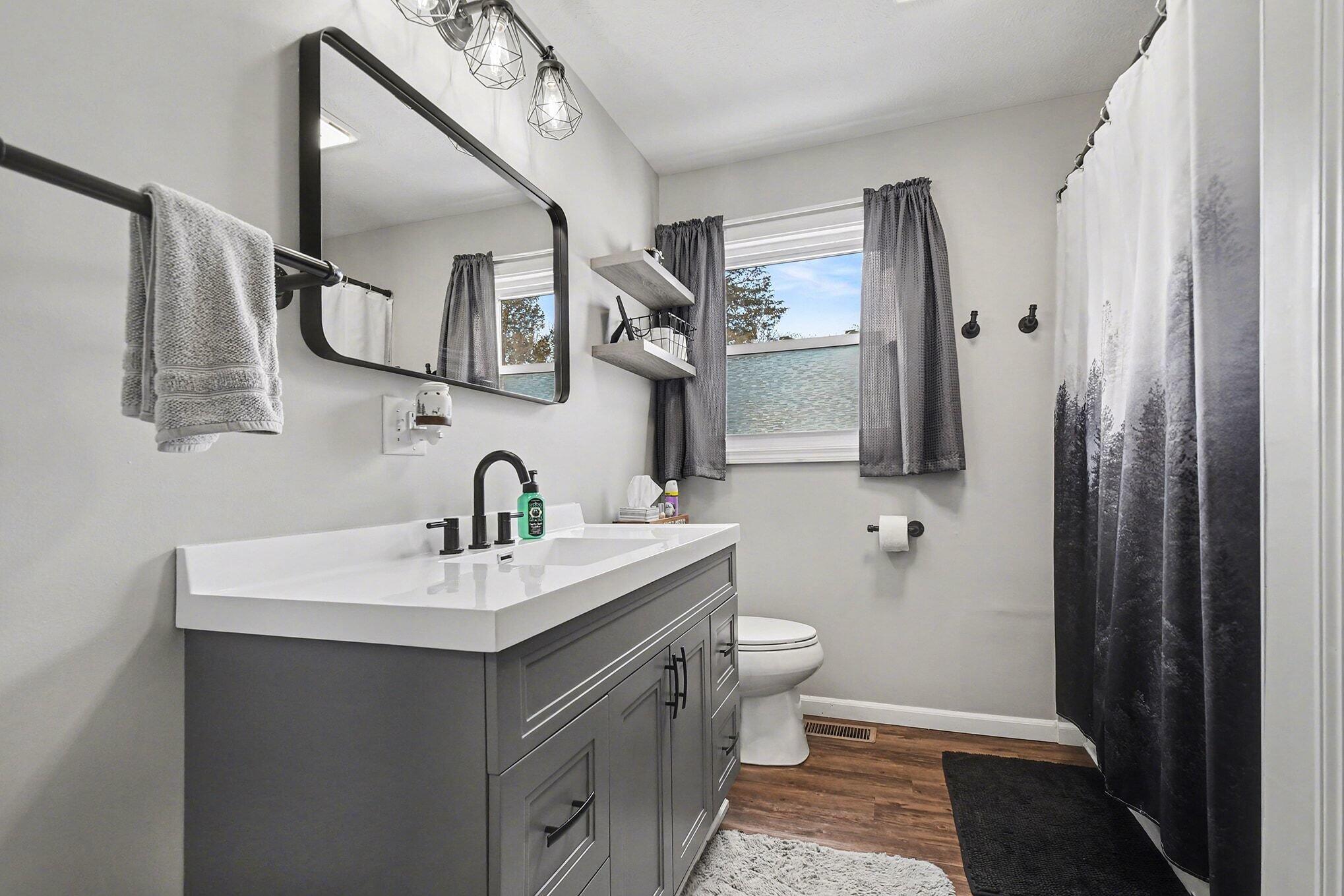 110 Ontario Road Niles, MI 49120 - Photo 9 of 19 Bathroom