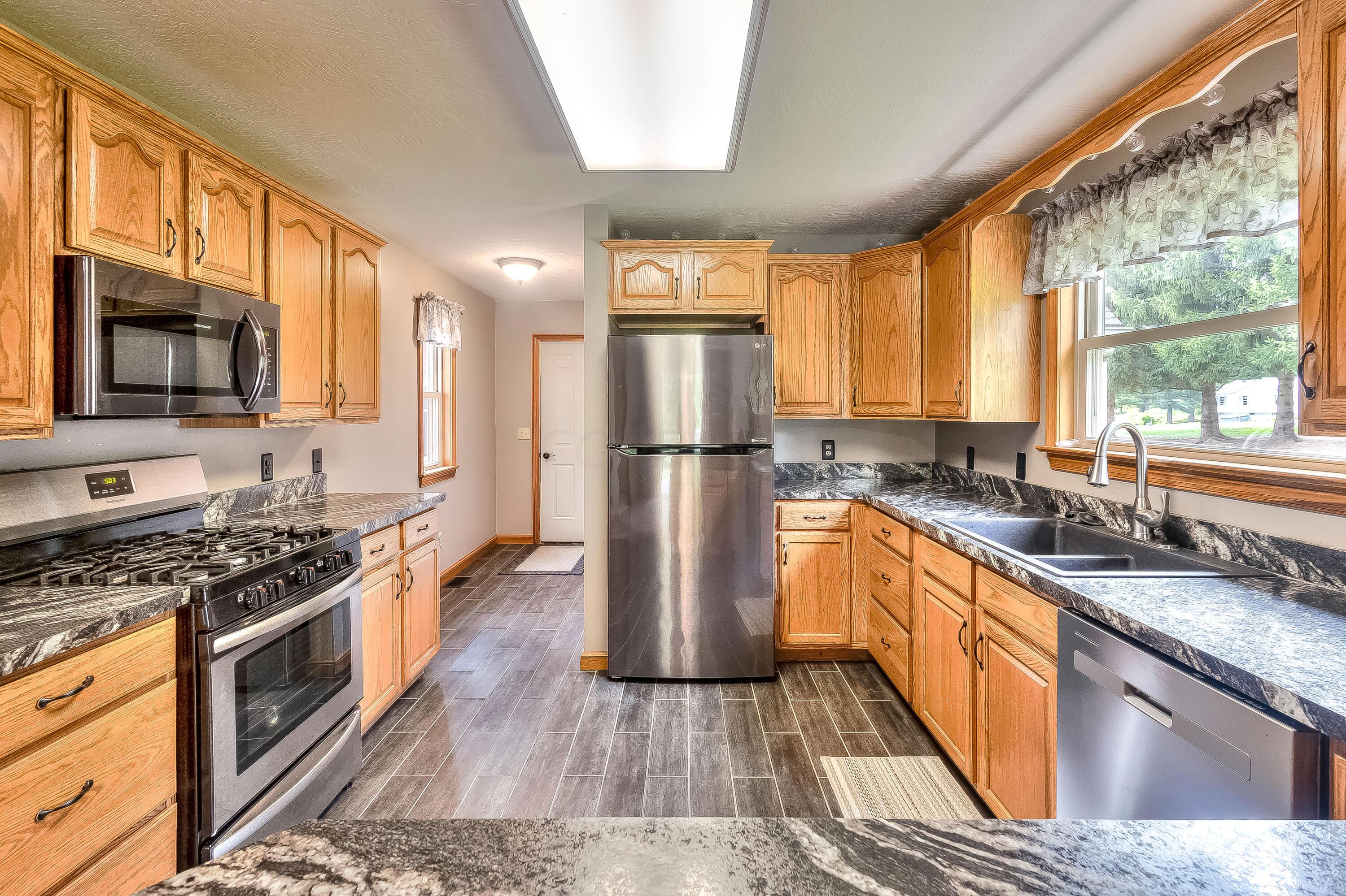 12274 Vincent Road Mount Vernon, OH 43050 - Photo 7 of 38 1-4