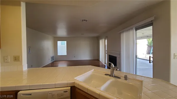 $2,298 | 2728 Renwick Circle, Las Vegas, NV 89117