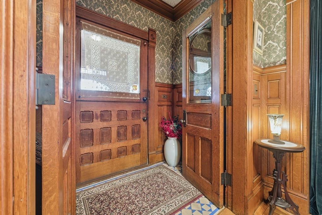 1176 Worthington Street Springfield, MA 01109 - Photo 4 of 42