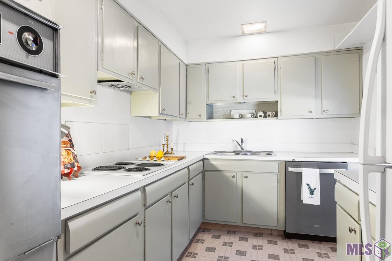 2800 July Street, Unit 41 Baton Rouge, LA 70808 - Photo 4 of 10 Kitchen