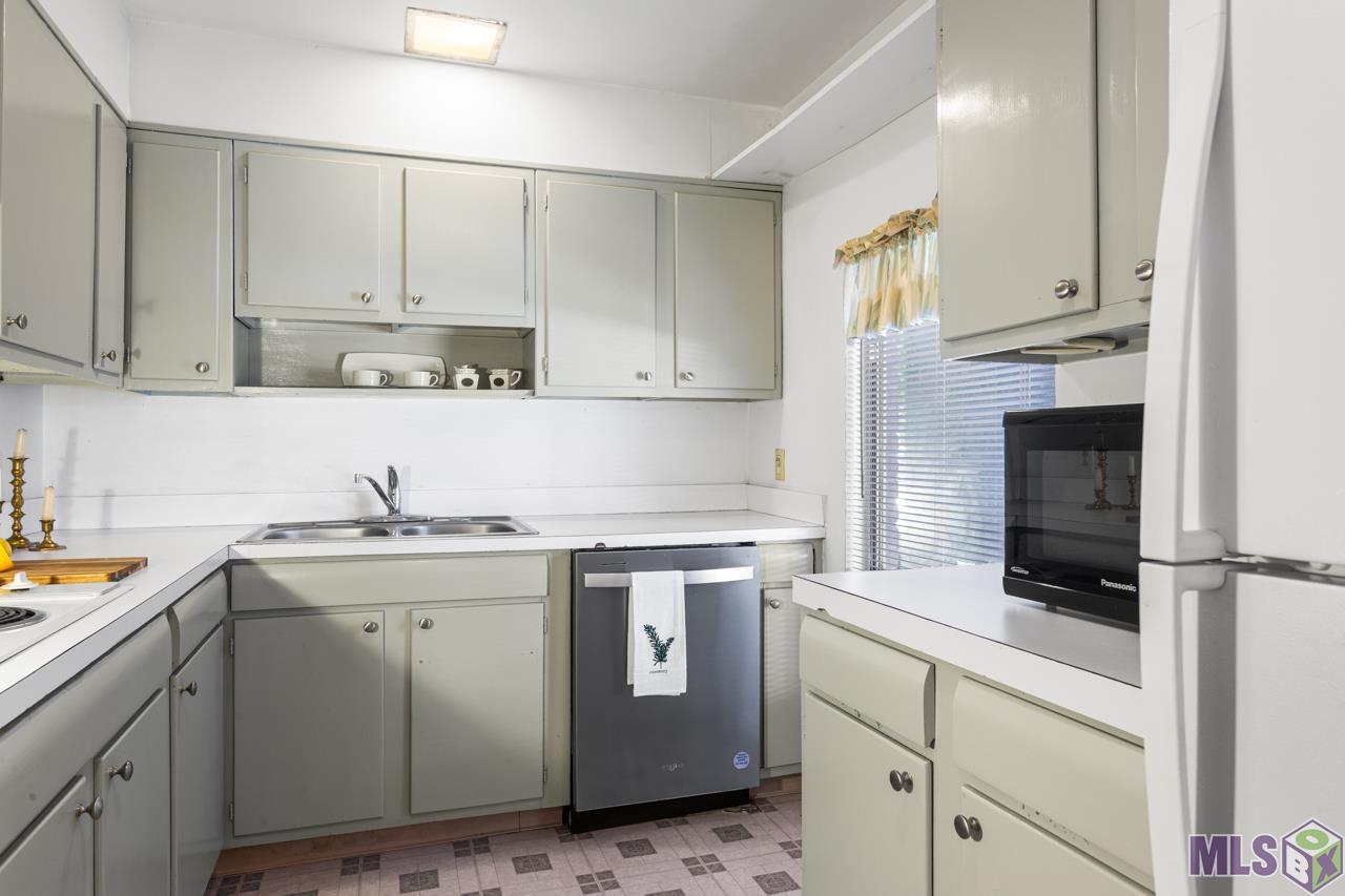 2800 July Street, Unit 41 Baton Rouge, LA 70808 - Photo 5 of 10 Newer Refrigerator Remains