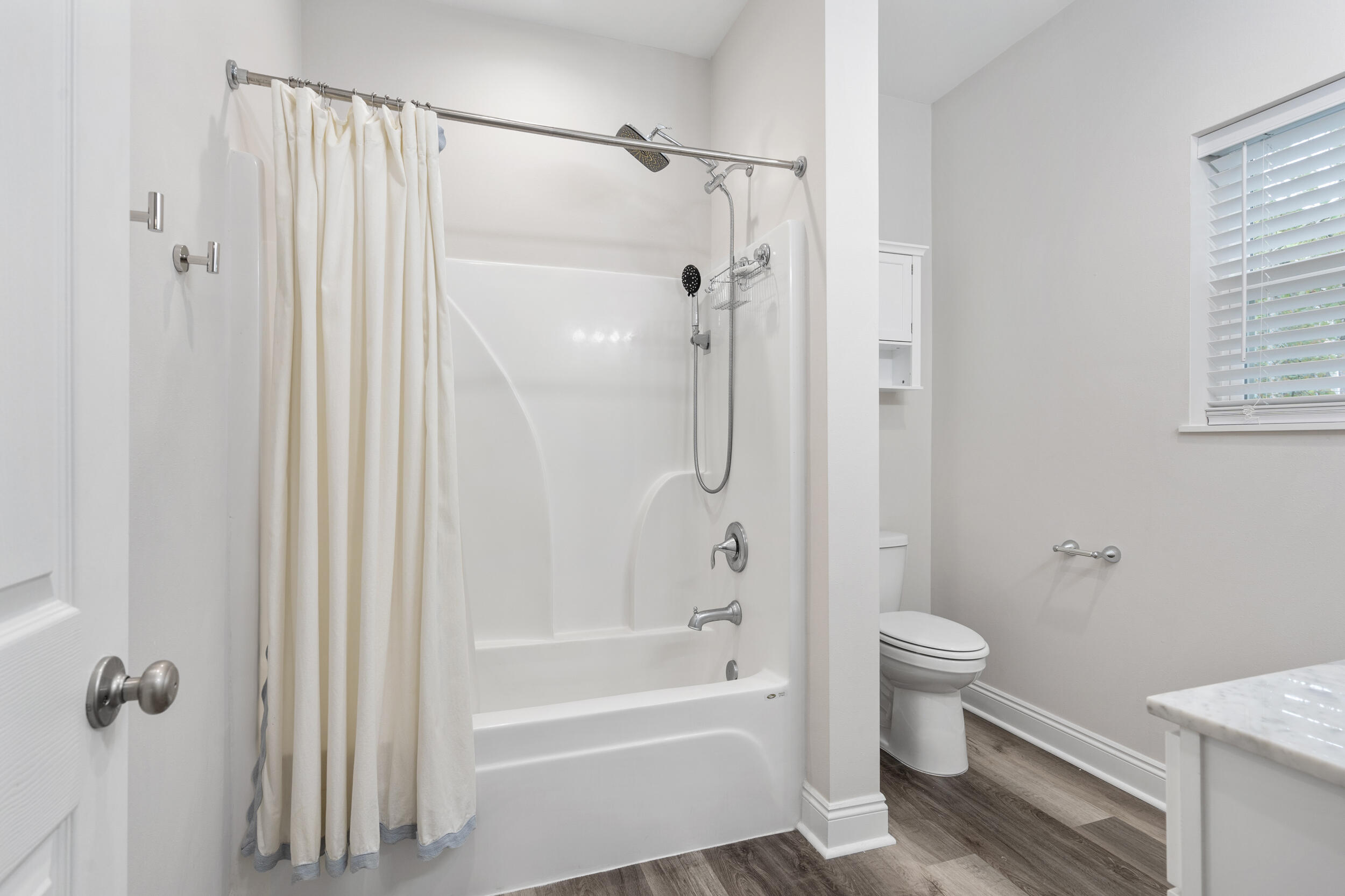 183 Indian Woman Road Santa Rosa Beach, FL 32459 - Photo 15 of 27 Primary Bath with Tub