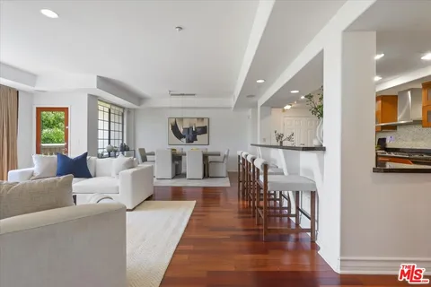 $1,299,000 | 107 North Swall Drive, Unit 303, Los Angeles, CA 90048