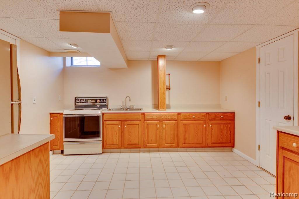 385 Buttercup Drive Rochester Hills, MI 48307 - Photo 27 of 33
