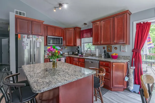 $549,000 | 155 Robinson Road, Hudson, NH 03051