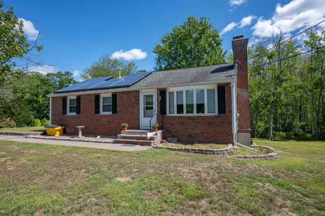 $549,000 | 155 Robinson Road, Hudson, NH 03051