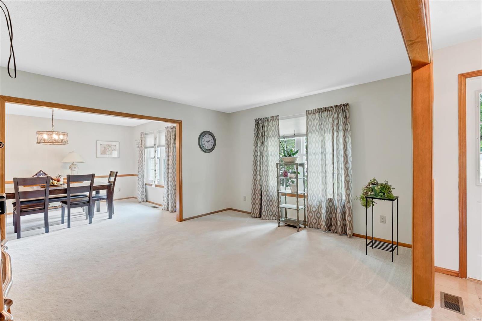 5265 Roanoke Drive Weldon Spring, MO 63304 - Photo 4 of 44 Gallery Image 4