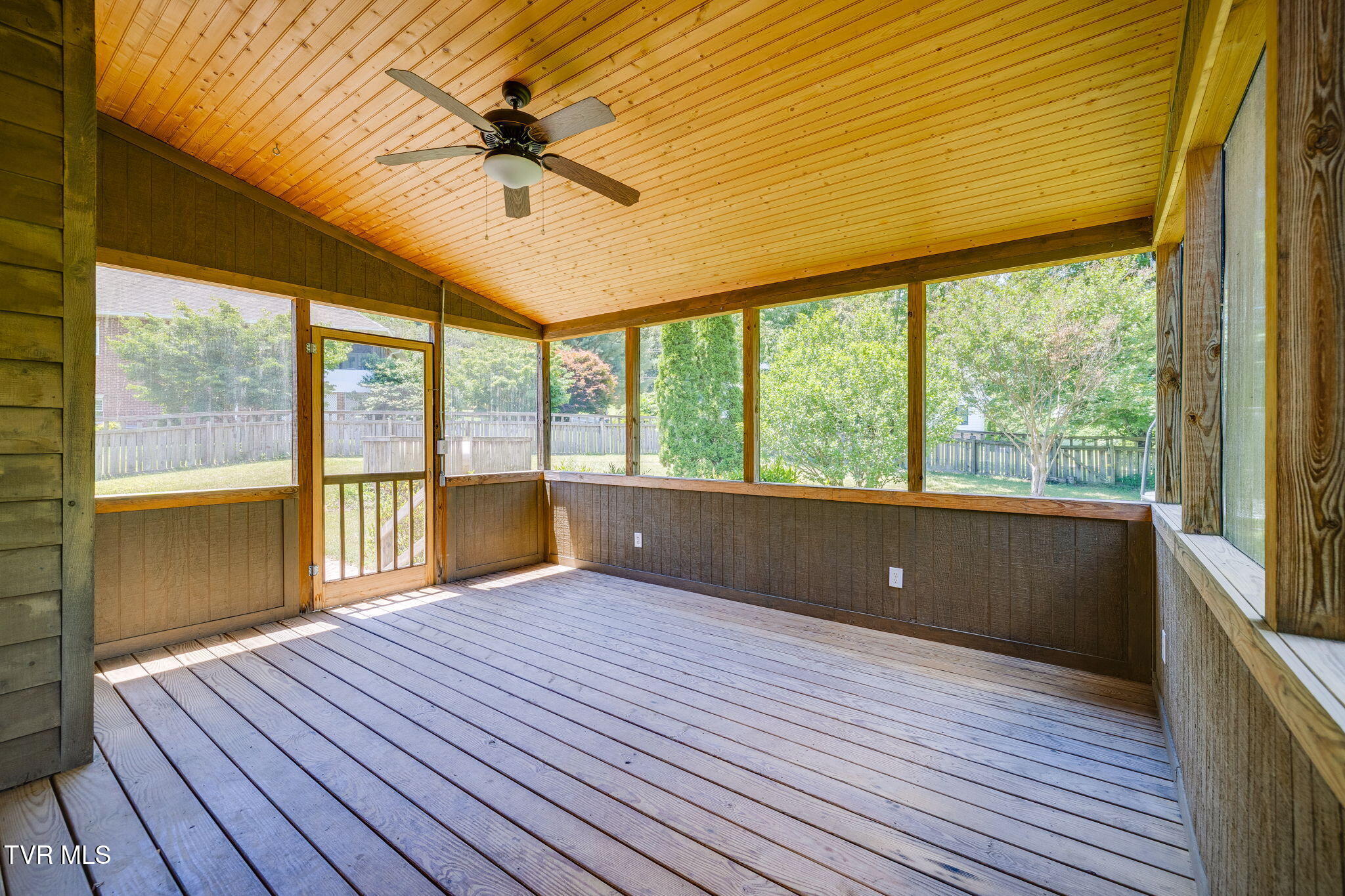 2015 Ridgefield Road Johnson City, TN 37601 - Photo 37 of 48 036