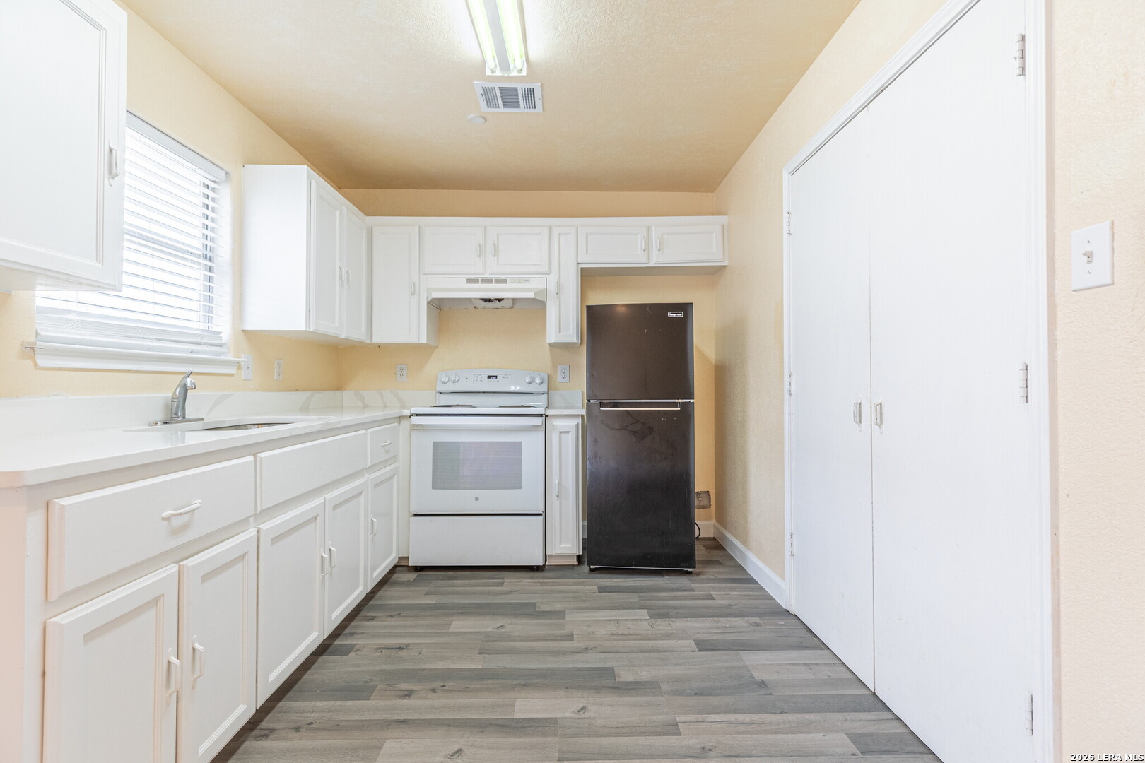 6482 Spring Time Street San Antonio, TX 78249 - Photo 10 of 26