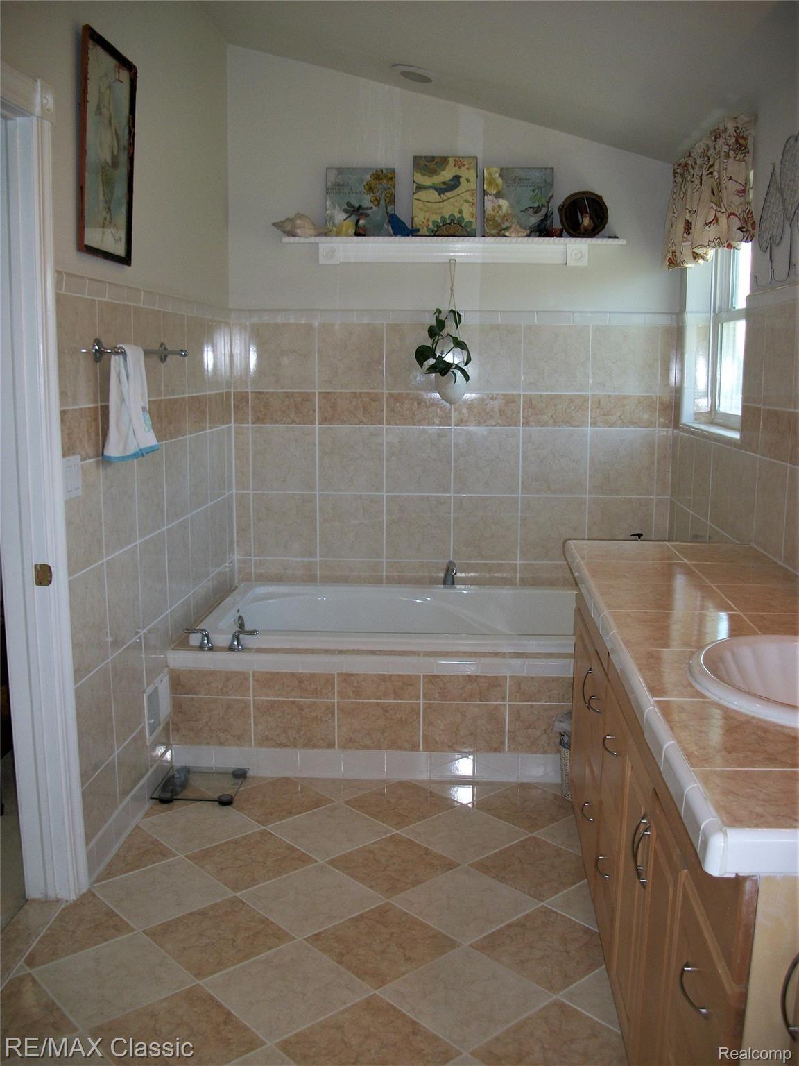 9568 West Vogt Road Fowlerville, MI 48836 - Photo 37 of 66 105_3969.jpg