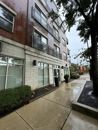 $2,500 | 1155 West Roosevelt Road, Unit 204, Chicago, IL 60608