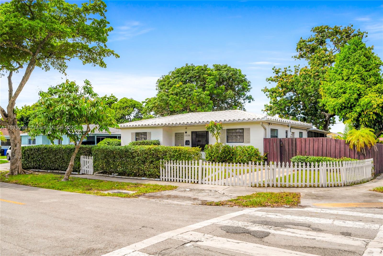 a view of a house with a backyard and a tree