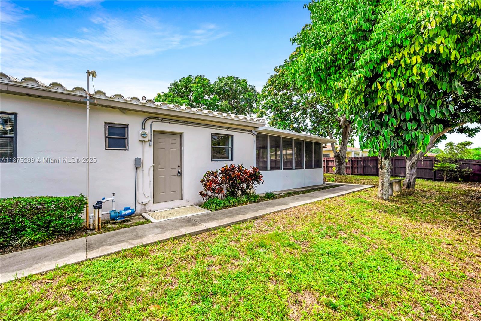 17130 Northeast 7th Avenue North Miami Beach, FL 33162 - Photo 29 of 38 a view of a house with backyard and sitting area