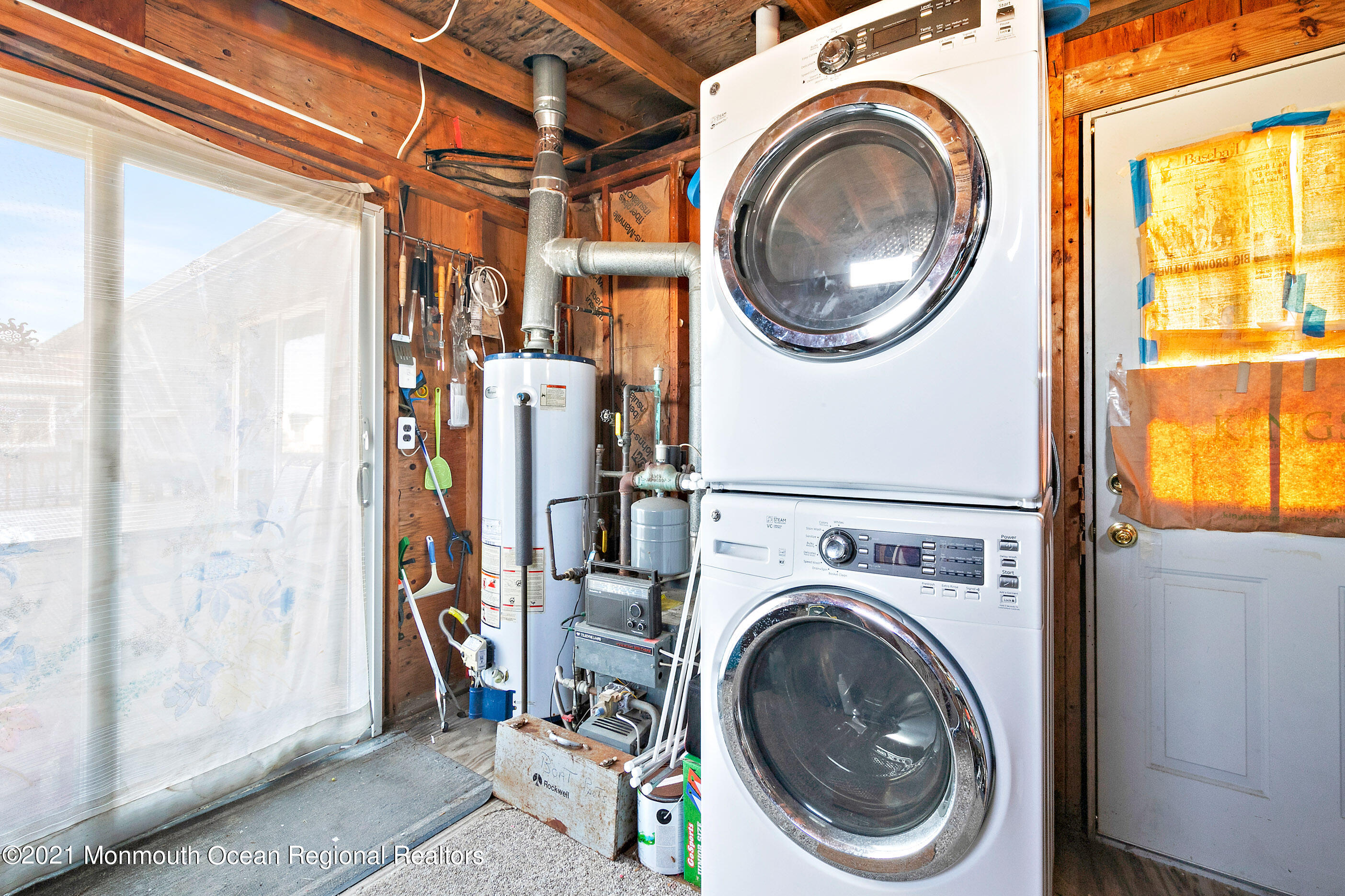 312 Heron Road Tuckerton, NJ 08087 - Photo 27 of 41 a utility room with dryer and washer