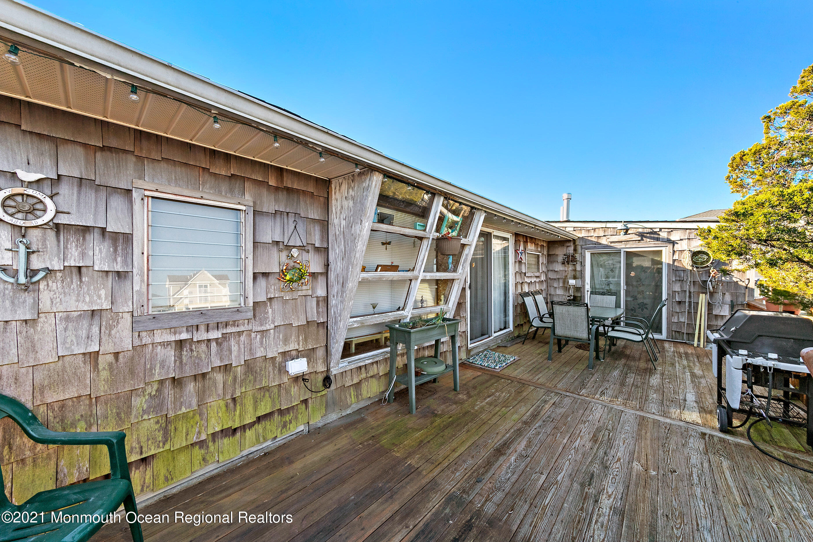 312 Heron Road Tuckerton, NJ 08087 - Photo 38 of 41 a balcony with furniture and wooden floor