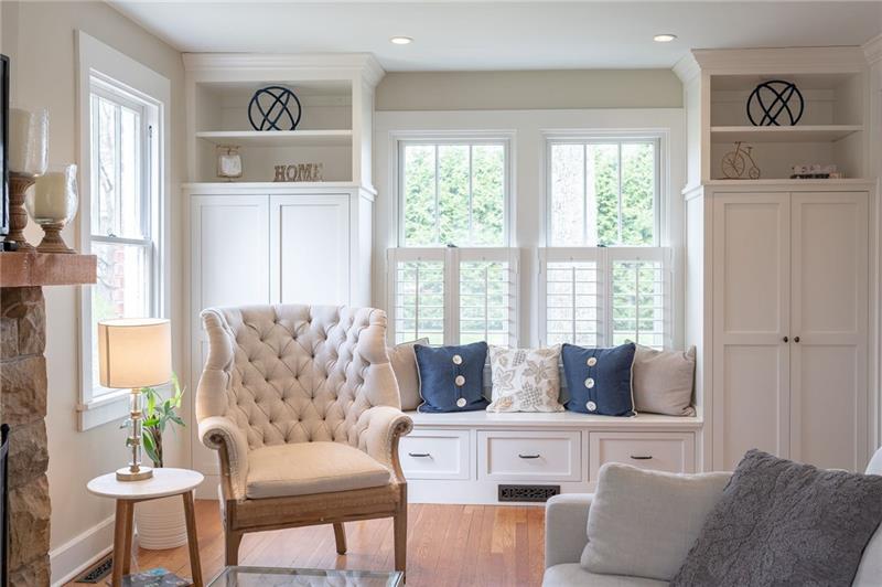 317 Pine Road Sewickley, PA 15143 - Photo 2 of 24 Cozy and bright family room