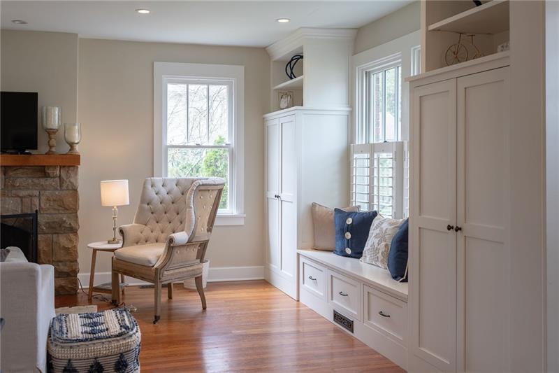 317 Pine Road Sewickley, PA 15143 - Photo 4 of 24 White built in cabinetry