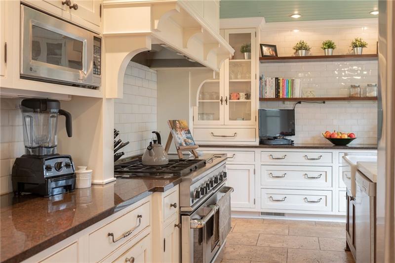 317 Pine Road Sewickley, PA 15143 - Photo 9 of 24 Gas range with double oven, 6 burners and griddle