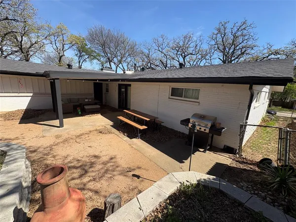a view of a backyard of the house