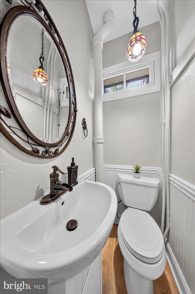 419 Delaware Street New Castle, DE 19720 - Photo 11 of 40 Main Level Half Bath