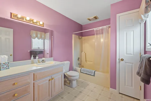 $935,000 | 2910 Country Club Drive East, Rochester, IN 46975