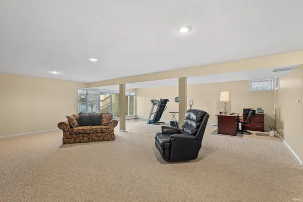 $935,000 | 2910 Country Club Drive East, Rochester, IN 46975