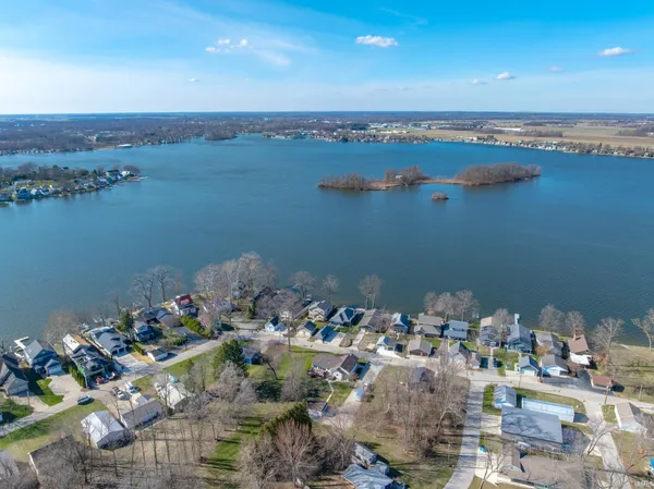 $935,000 | 2910 Country Club Drive East, Rochester, IN 46975