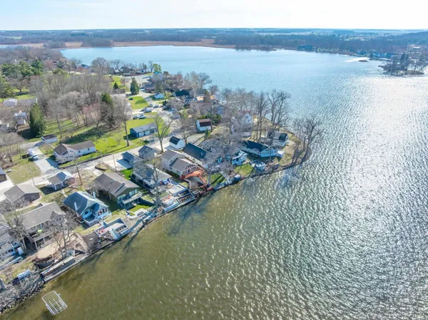 $935,000 | 2910 Country Club Drive East, Rochester, IN 46975