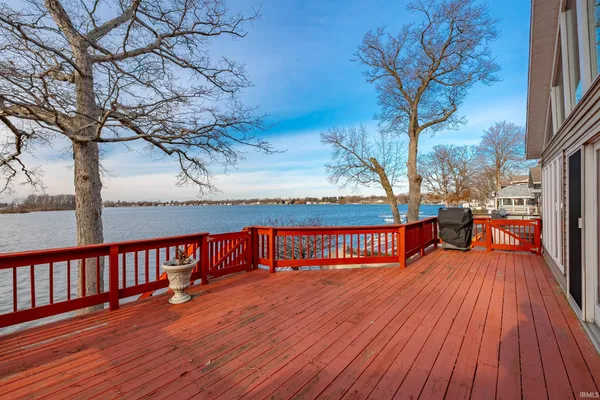 $935,000 | 2910 Country Club Drive East, Rochester, IN 46975