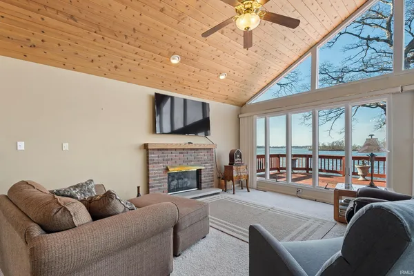 $935,000 | 2910 Country Club Drive East, Rochester, IN 46975