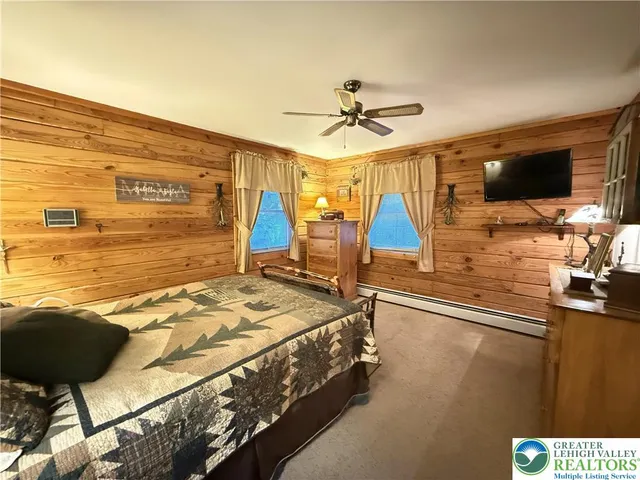 a view of a livingroom with furniture