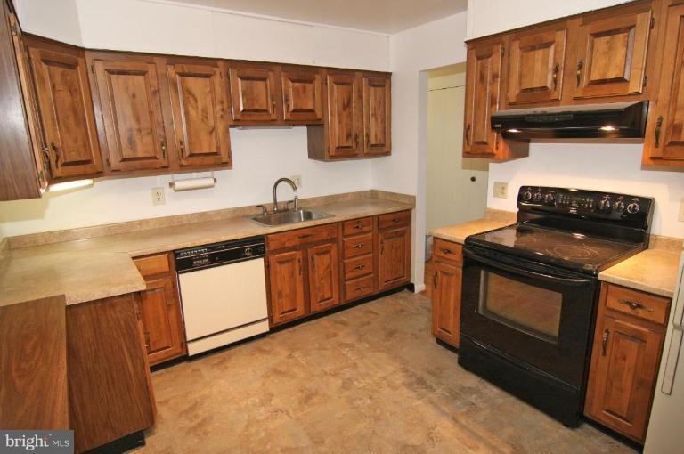 7842 Brompton Street Springfield, VA 22152 - Photo 11 of 15 Kitchen