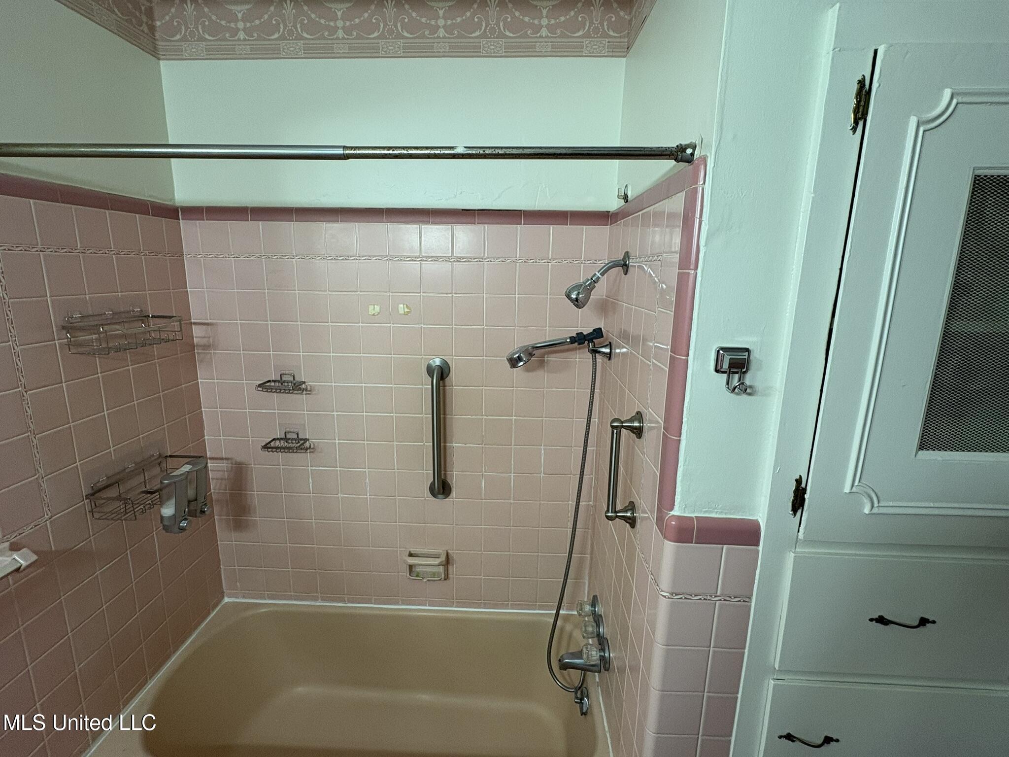 406 Leflore Avenue Belzoni, MS 39038 - Photo 14 of 28 Primary Bath 1a